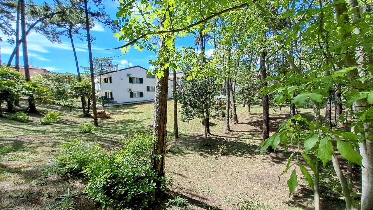 Villa Barbara Fra I Pini Lignano Sabbiadoro Ngoại thất bức ảnh